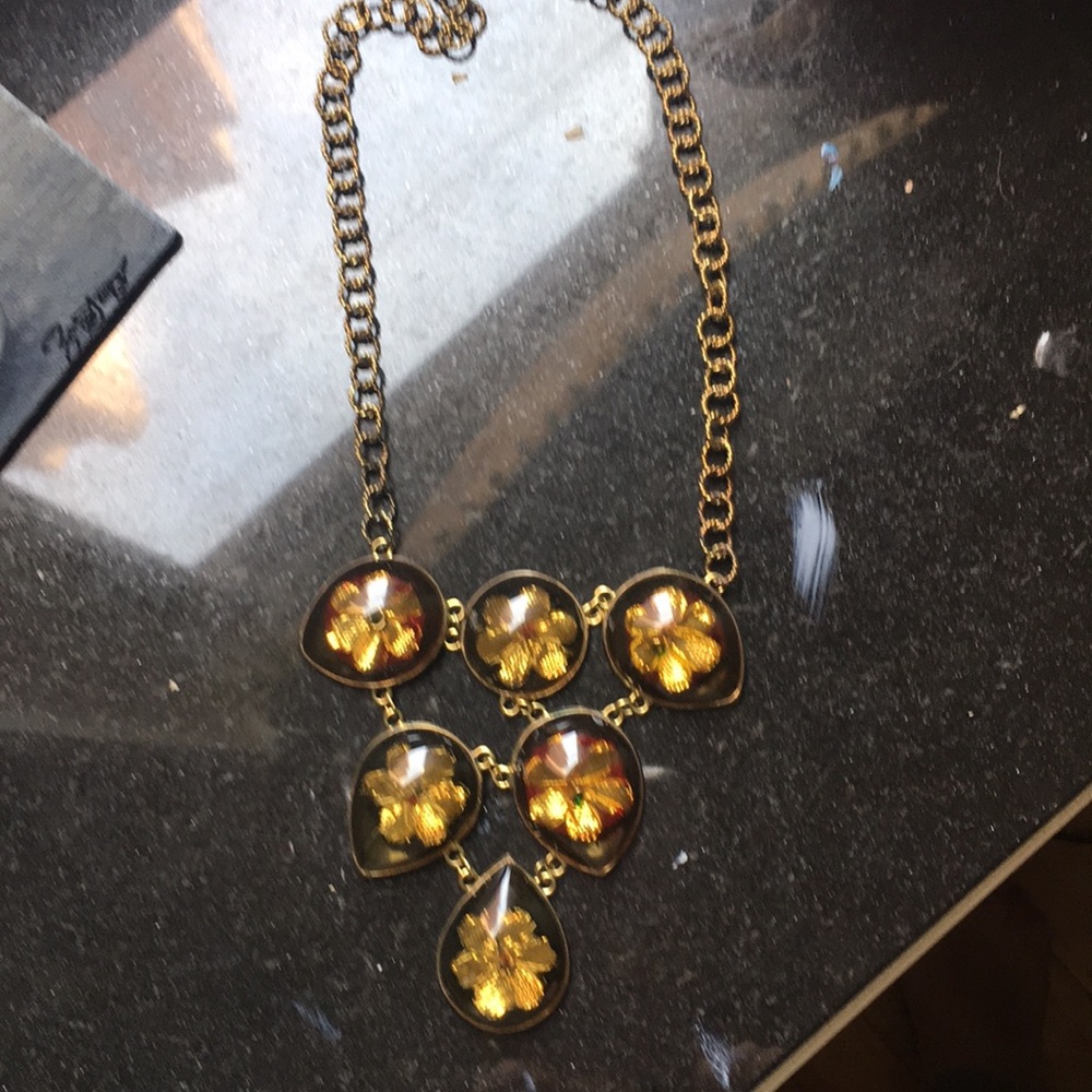 Necklace with golden floral design